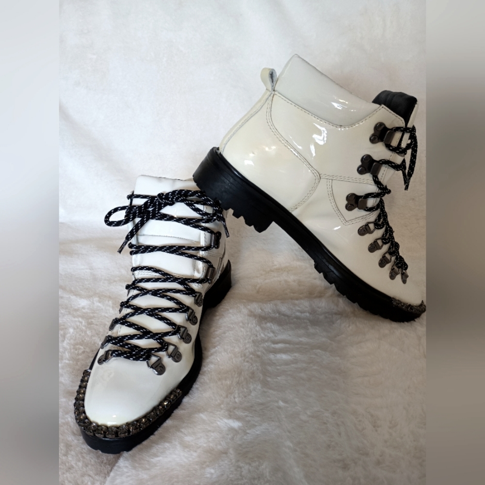 Schutz Ariabelle Bootie size 8